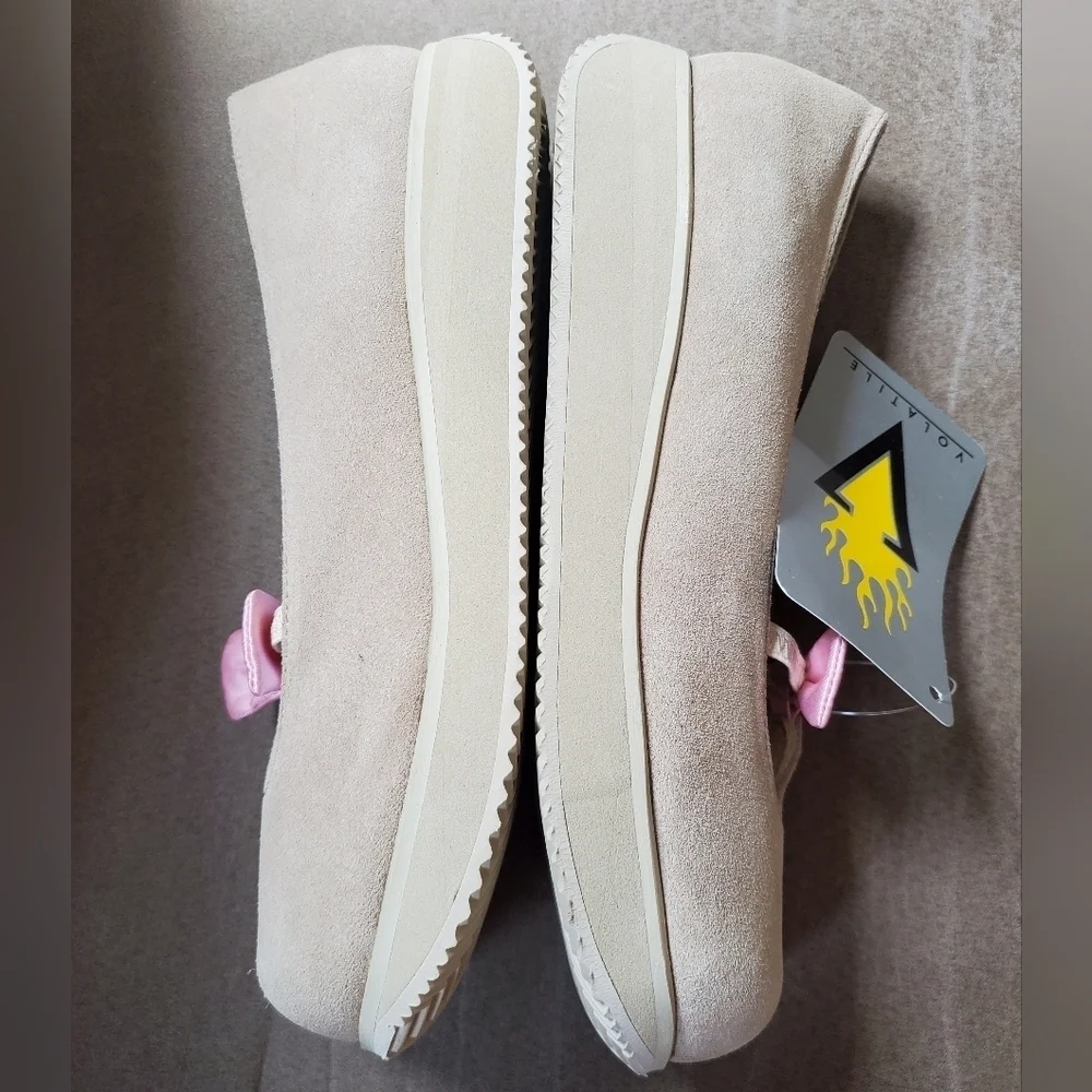 Volatile CHLOE-R Natural Color Suede Volatile Platform Flats Wedge Size 7.5